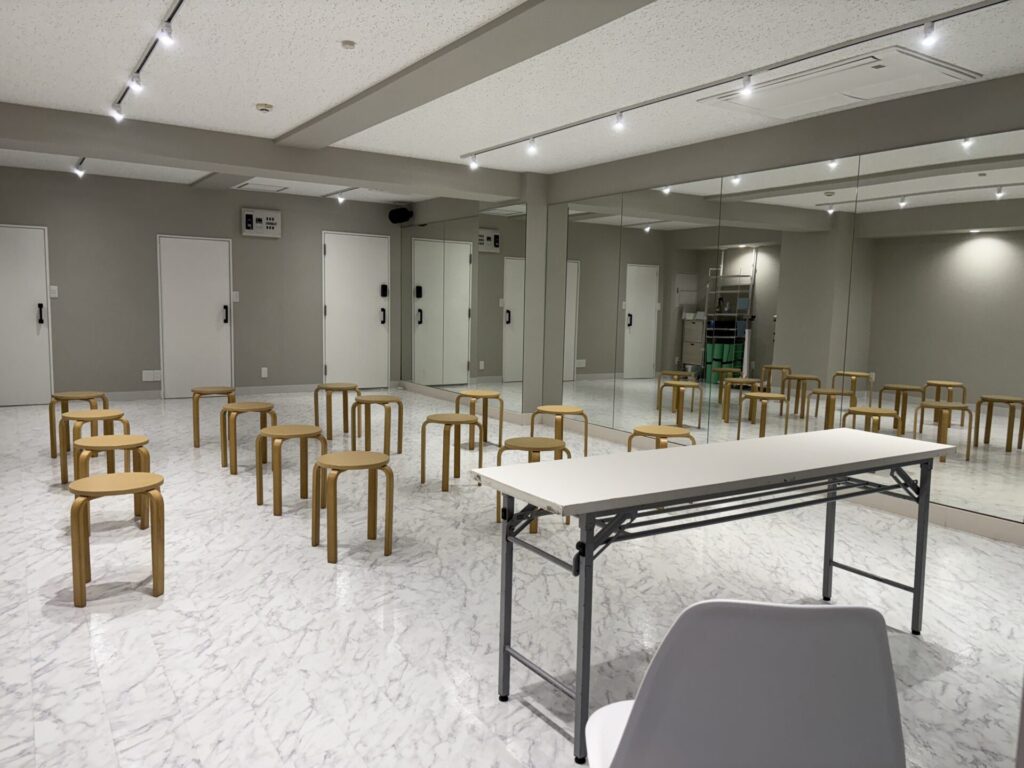 声優 演劇 ワークショップに使える 机や椅子